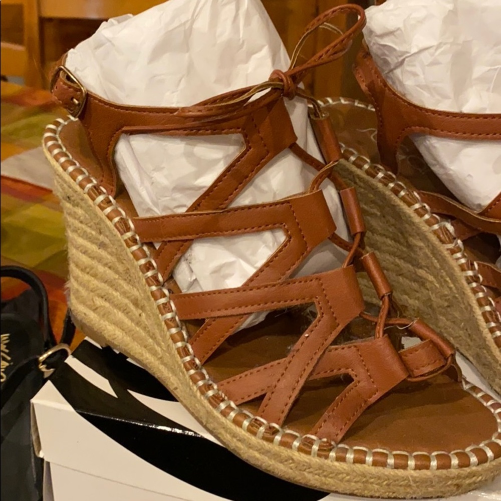 Very good condition Women’s brown wedges